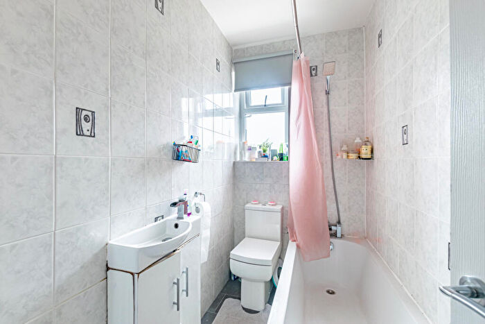 3 Bedroom Terraced House For Sale In Dawlish Terrace, Osmondthorpe, Leeds, LS9