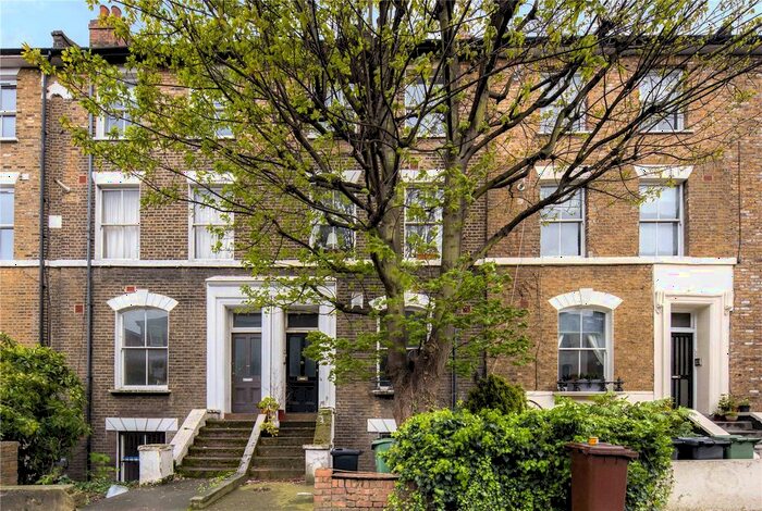 3 Bedroom Flat To Rent In Graham Road, London, E8