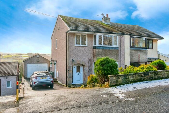 3 Bedroom Semi-Detached House For Sale In Braithwaite Edge Road, Keighley, BD22