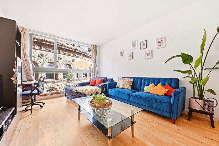 2 Bedroom Flat For Sale In Crown Street, Leeds, LS2