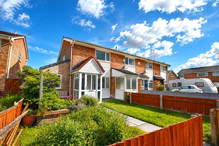 2 Bedroom End Of Terrace House For Sale In Brunsfield Close, Saughall Massie, Wirral, CH46