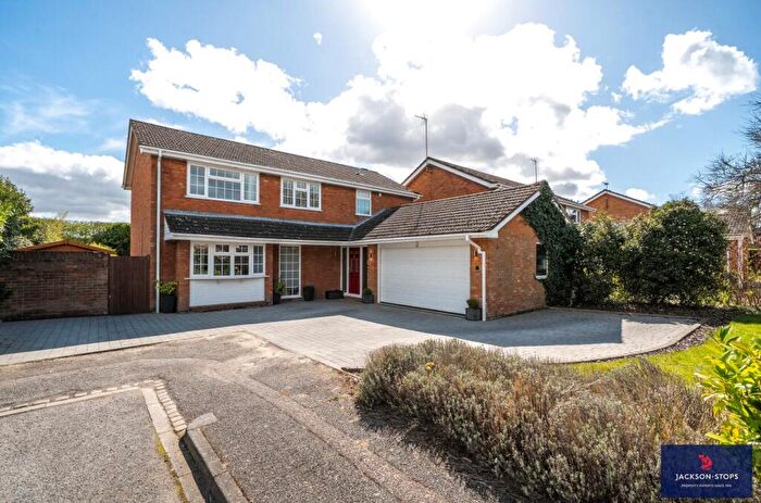 4 Bedroom Detached House For Sale In Stratford Close, Toddington, Central Bedfordshire, LU5