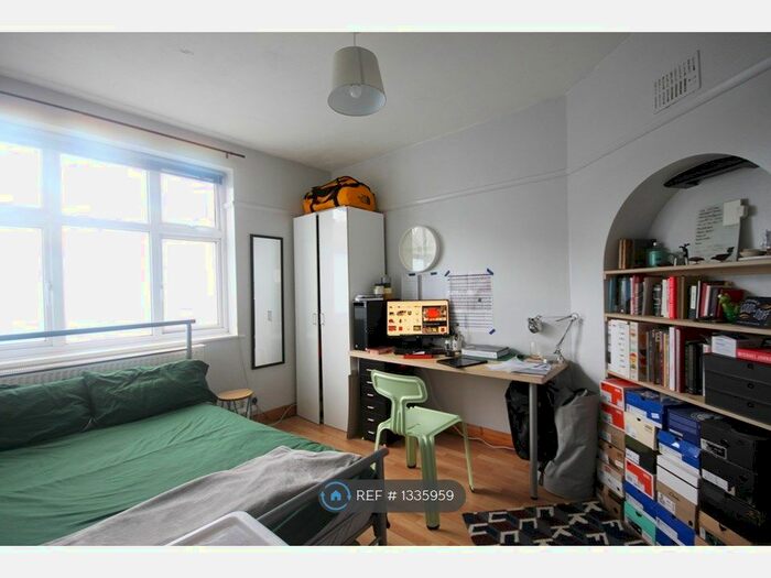 4 Bedroom Terraced House To Rent In Chesham Road, Kingston Upon Thames, KT1