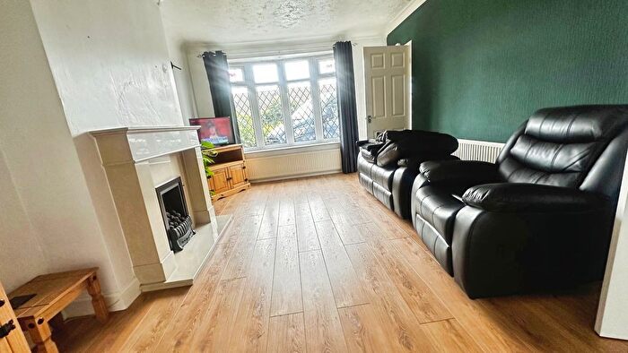 2 Bedroom Semi-Detached Bungalow To Rent In Broughton Avenue, Lowton, WA3