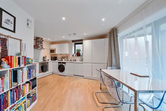 2 Bedroom Flat For Sale In Rotherhithe New Road, London, SE16
