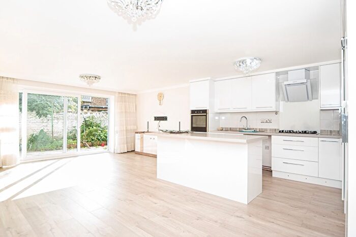 4 Bedroom Terraced House To Rent In Montague Road, Haringey, N15
