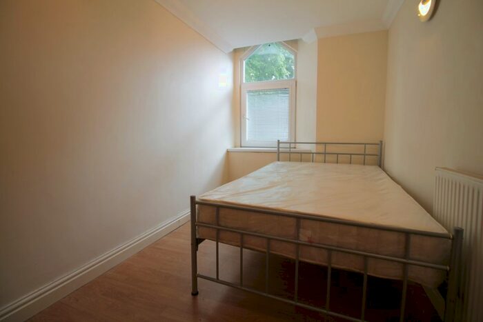 2 Bedroom Flat To Rent In The Walk, Roath, Cardiff, CF24