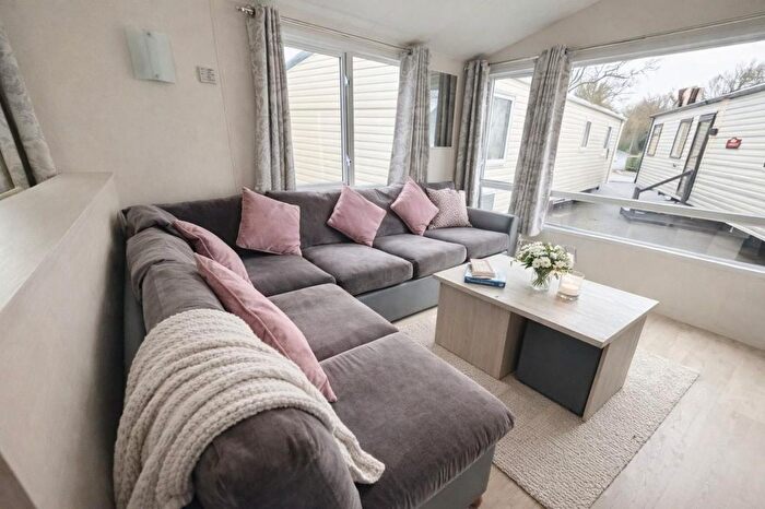 3 Bedroom Park Home For Sale In Carlton, Saxmundham, IP17