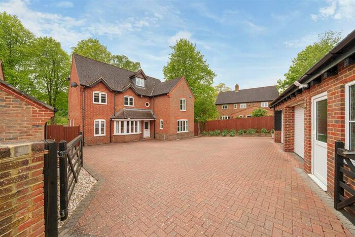 5 Bedroom Detached House For Sale In Tulip Tree Close, Bromham, MK43