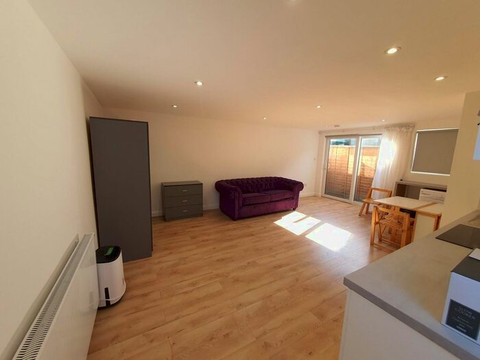 Studio To Rent In Highfield Road, Golders Green, NW11