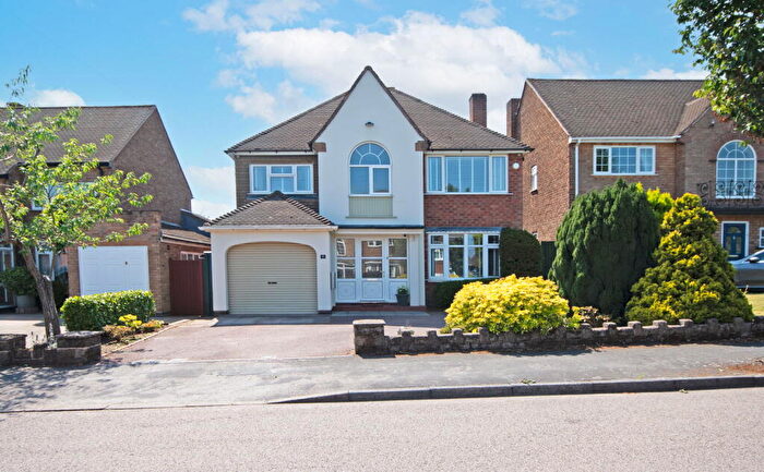 3 Bedroom Detached House For Sale In Hawthorn Road, Wylde Green, Sutton Coldfield, B72