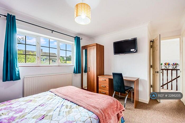 5 Bedroom Semi-Detached House To Rent In Blackwell Avenue, Guildford, GU2