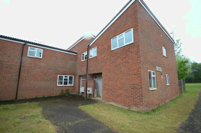 3 Bedroom Terraced House To Rent In Kelvin Close, Arborfield, Reading, RG2