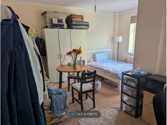 Studio To Rent In Clare Court, London, WC1H