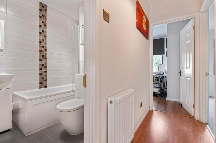 2 Bedroom Apartment For Sale In The Conifers, Mendip Road, Cheltenham, GL52