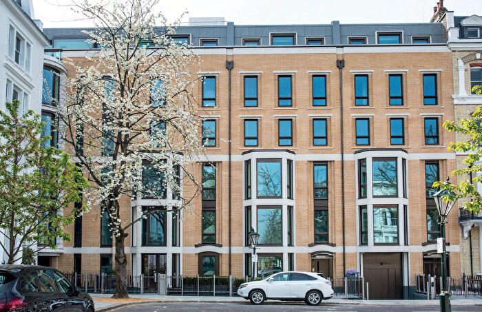 3 Bedroom Flat For Sale In Vicarage Gate House, Kensington, London, W8