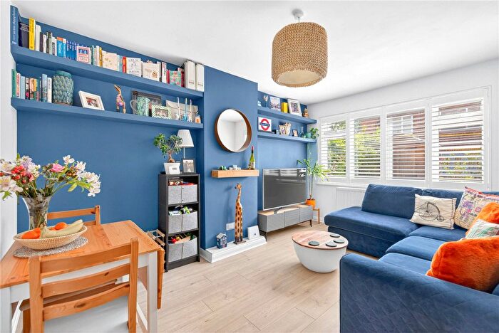 2 Bedroom Maisonette For Sale In Pendlestone Road, Walthamstow, London, E17