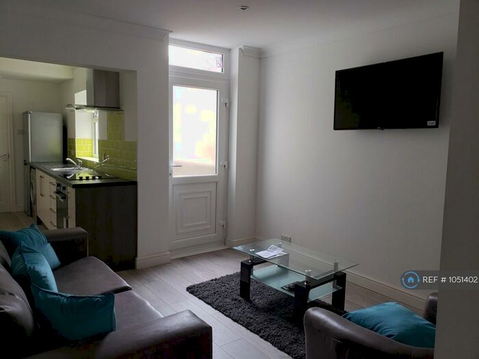 3 Bedroom Terraced House To Rent In Conway Street, Stoke-On-Trent, ST4