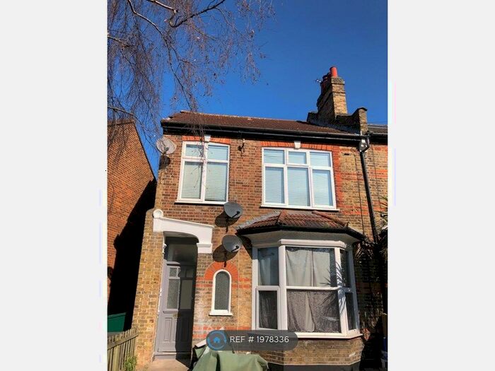 3 Bedroom Flat To Rent In George Lane, London, SE13