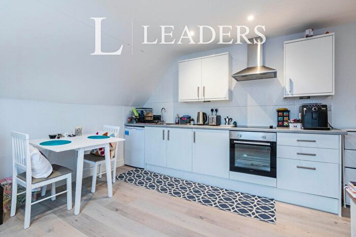 1 Bedroom Flat To Rent In Hersham Road, Walton-on-Thames, Surrey, KT12