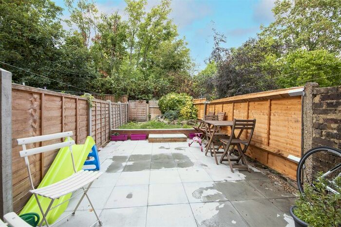 2 Bedroom Flat To Rent In Harborough Road, London, SW16