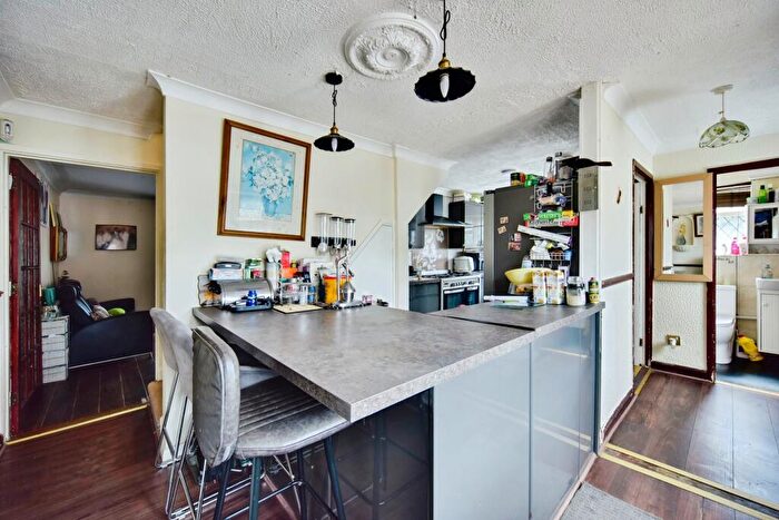 4 Bedroom Detached House For Sale In Harvesters Close, Rainham, ME8