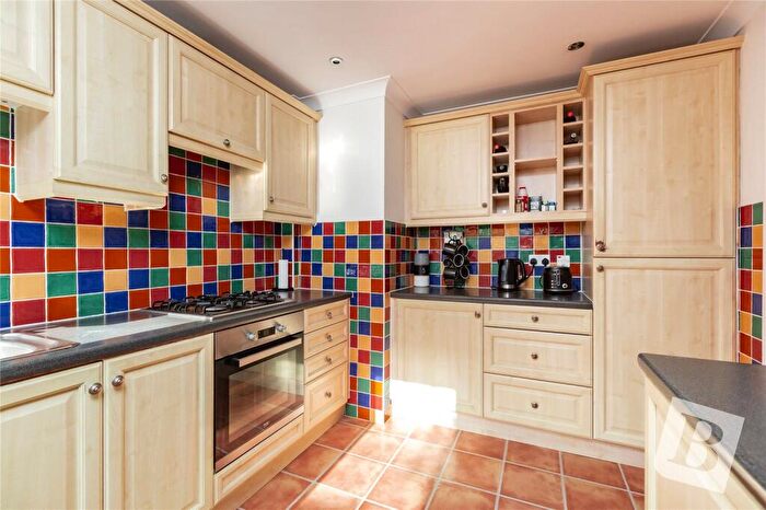 2 Bedroom Maisonette For Sale In South Primrose Hill, Chelmsford, Essex, CM1