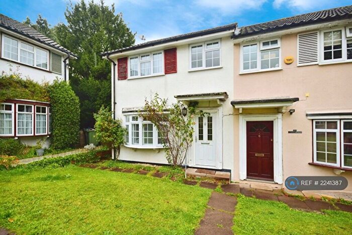 3 Bedroom End Of Terrace House To Rent In Courtlands, Sutton, SM2