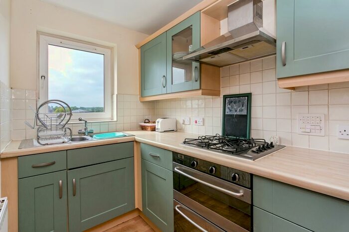 1 Bedroom Flat To Rent In Penn Place, Solomons Hill, Rickmansworth, WD3