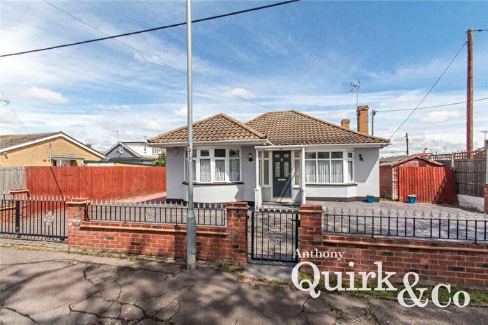 2 Bedroom Detached Bungalow For Sale In Crescent Road, Canvey Island, SS8