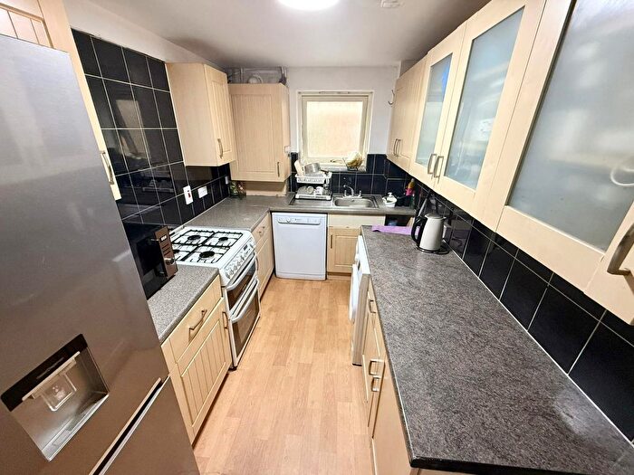 2 Bedroom Flat To Rent In Apprentice Gardens, Northolt, UB5