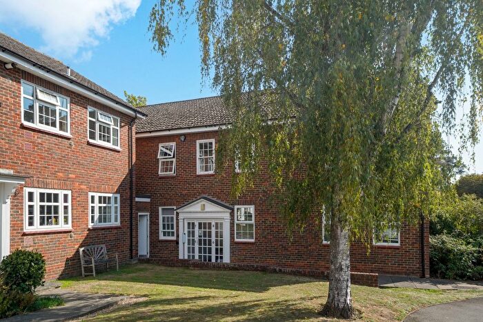 2 Bedroom Flat For Sale In Little Orchard Close, Pinner, HA5