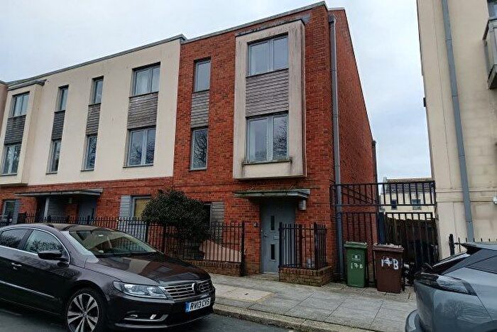 3 Bedroom End Of Terrace House To Rent In Granby Way, Plymouth, PL1