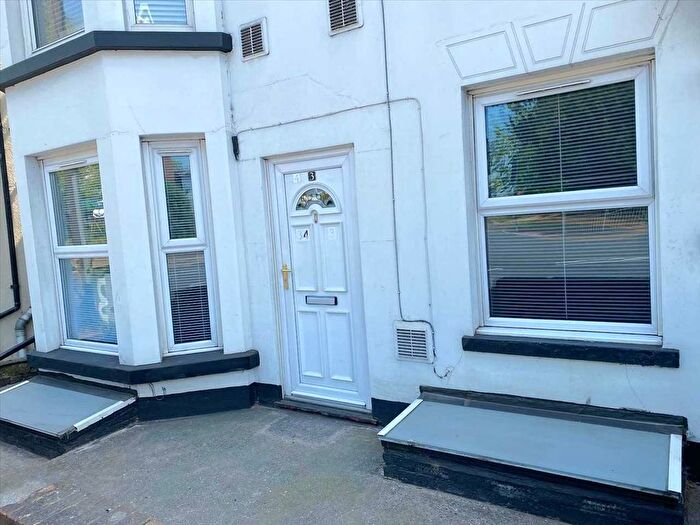 2 Bedroom Flat To Rent In Ashford Road, Maidstone, ME14