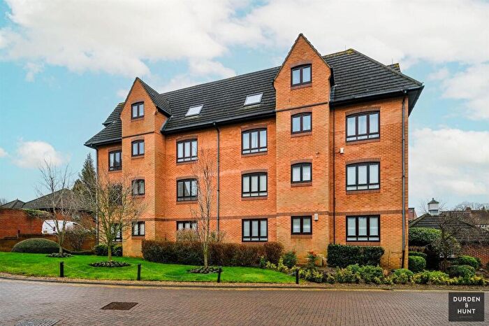1 Bedroom Apartment For Sale In Epping New Road, Buckhurst Hill, IG9