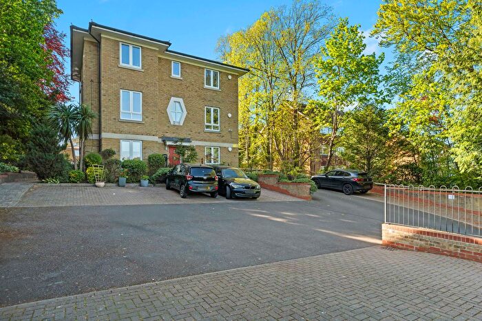 2 Bedroom Flat For Sale In Tupwood Lane, Caterham, CR3