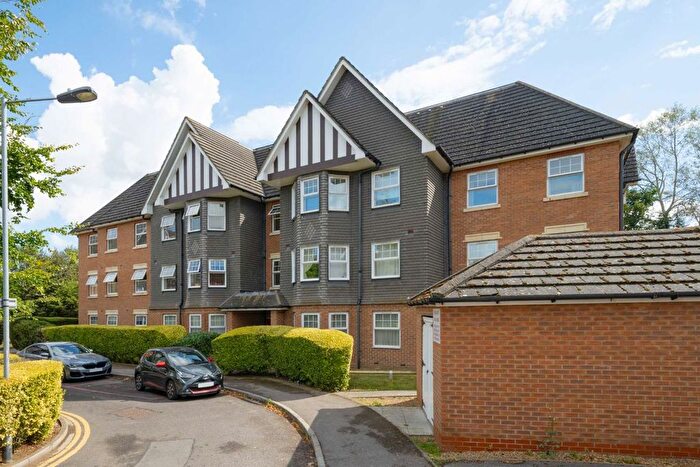 2 Bedroom Flat For Sale In Boddington Gardens, Acton, W3