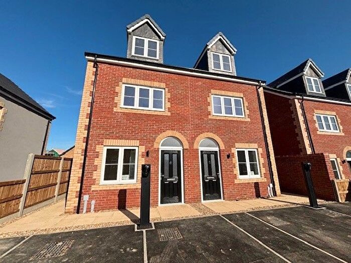 3 Bedroom Town House To Rent In Wagtail Road, Downham Market, PE38