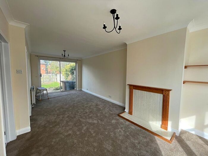 3 Bedroom Terraced House To Rent In Runfold Avenue, Luton, LU3