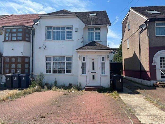 6 Bedroom Semi-Detached House To Rent In Burwell Avenue, Greenford, UB6