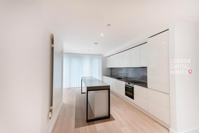 4 Bedroom Apartment To Rent In Starboard Way, London, E16