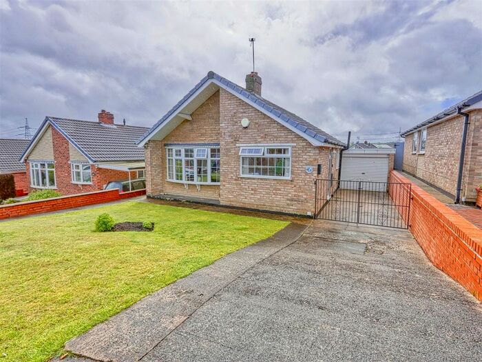 3 Bedroom Detached Bungalow To Rent In Froggatt Close, Inkersall, Chesterfield, Derbyshire, S43