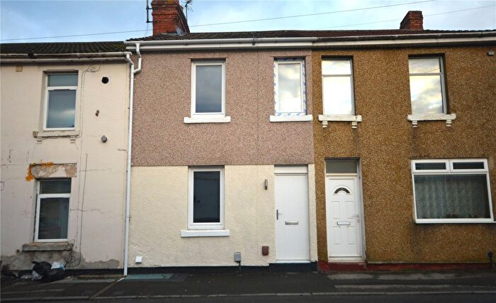 2 Bedroom Flat To Rent In Cambria Bridge Road, Swindon, Wiltshire, SN1