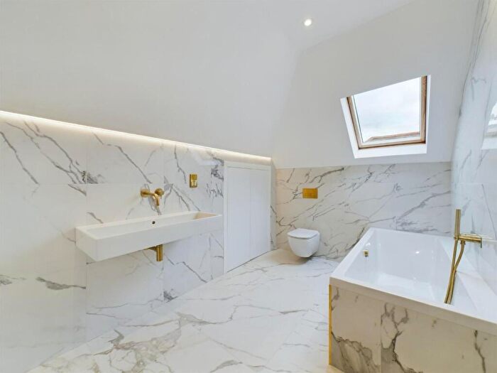 1 Bedroom Flat For Sale In Brondesbury Park, London, NW6