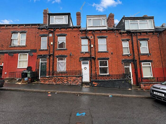 4 Bedroom Terraced House For Sale In Aviary Road, Leeds, LS12