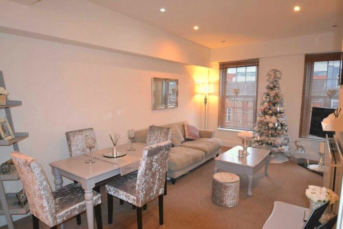 1 Bedroom Flat To Rent In High Street, Epsom, KT19