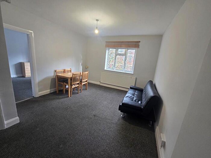 1 Bedroom Flat To Rent In London Road, Mitcham, Greater London, CR4