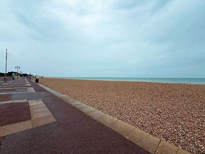 1 Bedroom Flat To Rent In St. Helens Parade, Southsea, Hampshire, PO4