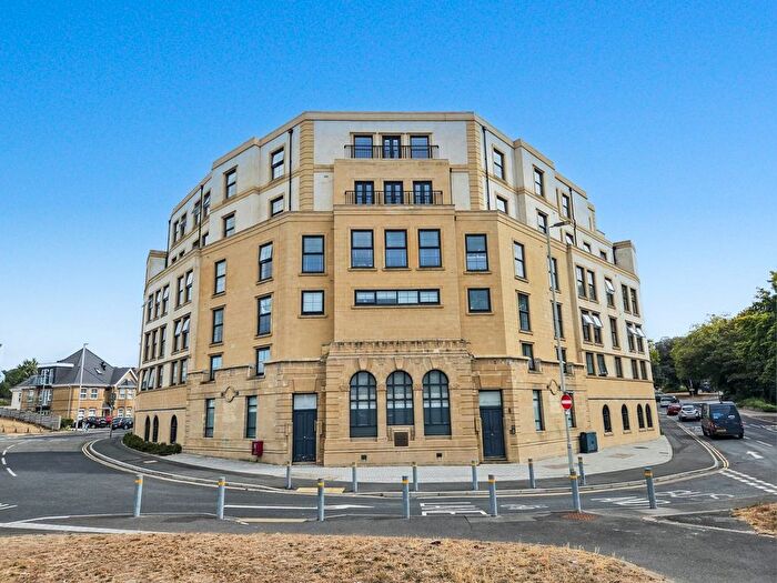 1 Bedroom Flat For Sale In The Cosmopolitan - Commercial Road, Lower Parkstone, BH14