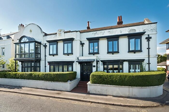 2 Bedroom Flat To Rent In Dial House, Russell Road, TW17